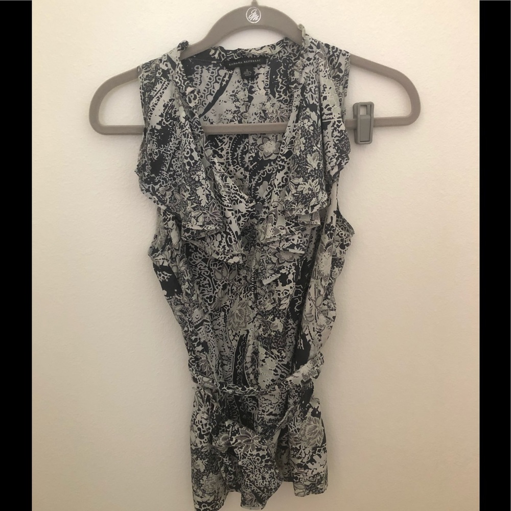 Banana Republic ruffled sleeveless top